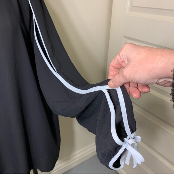 MAURICES Black Gray Minimalist Flowy Crepe Blouse Relax Fit Key Holes Sleeves 24 - Picture 5 of 11